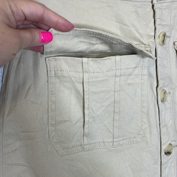 NWT Copper key khaki colored button down‎ skirt w/cargo pockets. Medium. - Picture 3 of 10